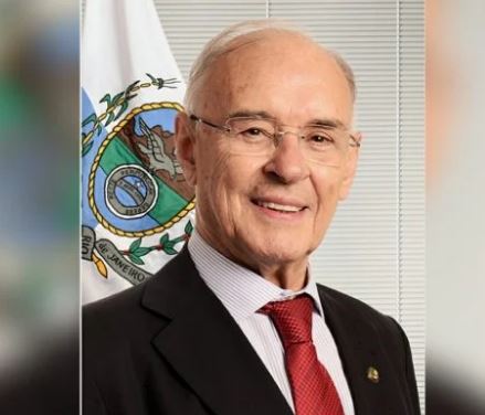Senador que era contra o isolamento social, Arolde de Oliveira, morre no Rio, aos 83 anos, vítima da COVID.