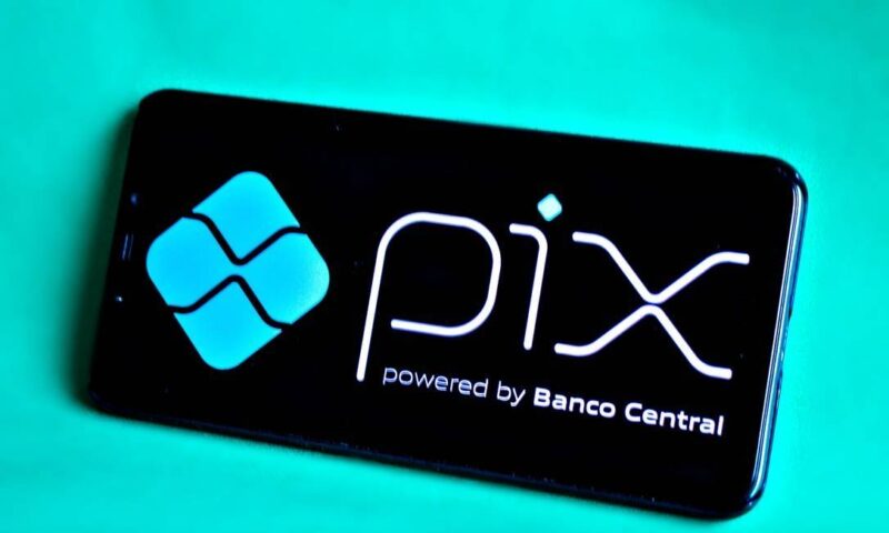 ‘O futuro do dinheiro’: Prêmio Nobel de Economia sai em defesa do Pix do Brasil