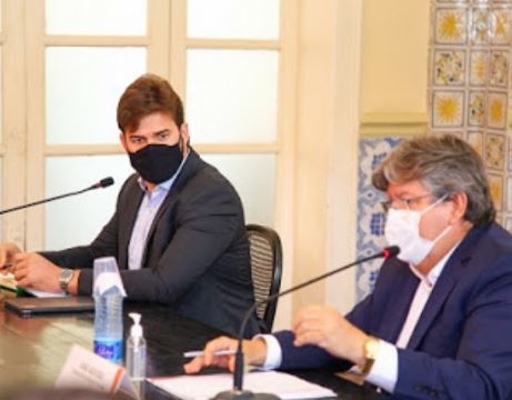 João Azevêdo discute ações conjuntas de enfrentamento da pandemia com Bruno Cunha Lima