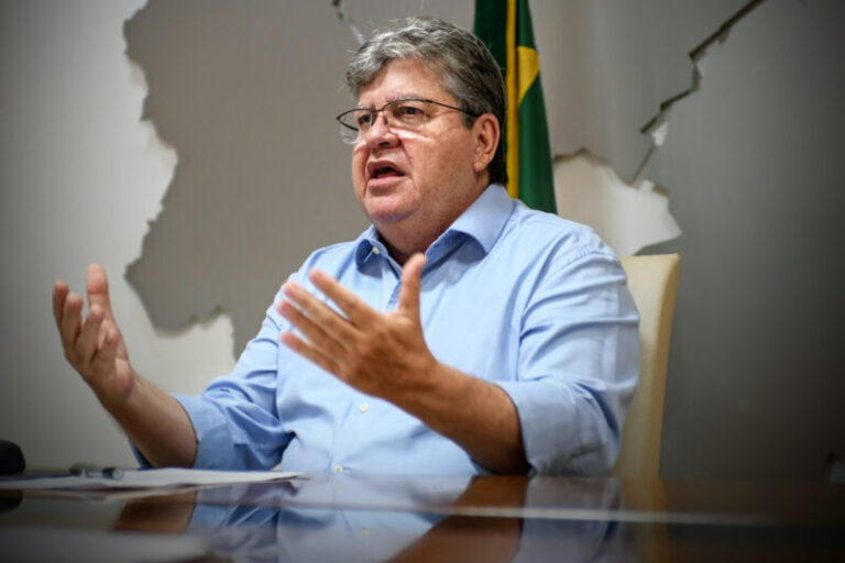 João Azevedo anuncia recebimento de mais 53.400 doses de vacinas na tarde desta quarta