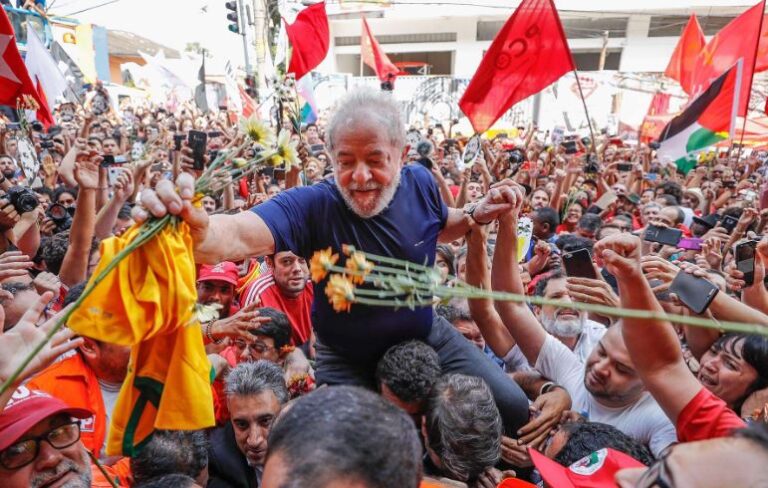OPINIÃO | Os donos do Brasil precisam das reformas ou Lula voltará nos braços do “povo”. Pouco importam os costumes.