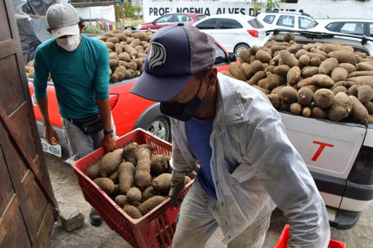 Governo da Paraíba compra da agricultura familiar e distribui mais de 480 toneladas de alimentos