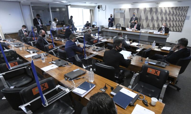 CPI ouve ex-diretor do Ministério da Saúde acusado de pedir propina