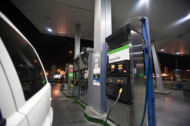 Motorista que abastece com GNV pode economizar até R$ 650 por mês em relação à gasolina na Paraíba