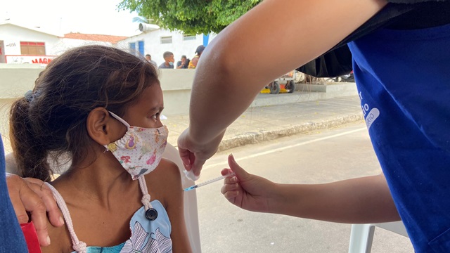 Mais de 200 crianças são vacinadas contra Covid-19 em Lucena