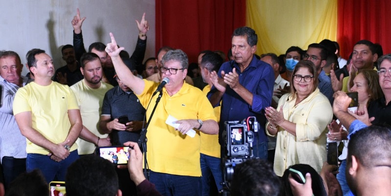 Em plenária no Cariri, 18 prefeitos e mais de 90 vereadores confirmam apoio à reeleição de João Azevêdo