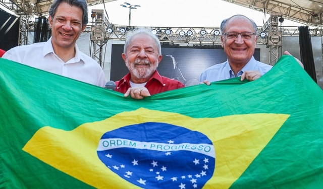 Lula sai em defesa do Nordeste e pede a quem tiver “uma gota de sangue nordestino” que não vote em Bolsonaro