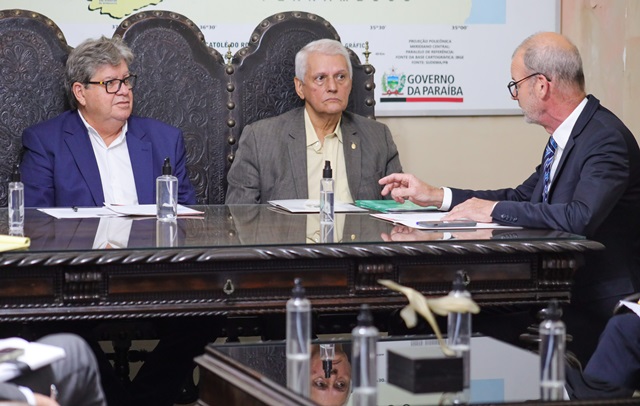 Governador João Azevêdo recebe missão do Banco Mundial e destaca investimentos em segurança hídrica e incentivos a produtores rurais
