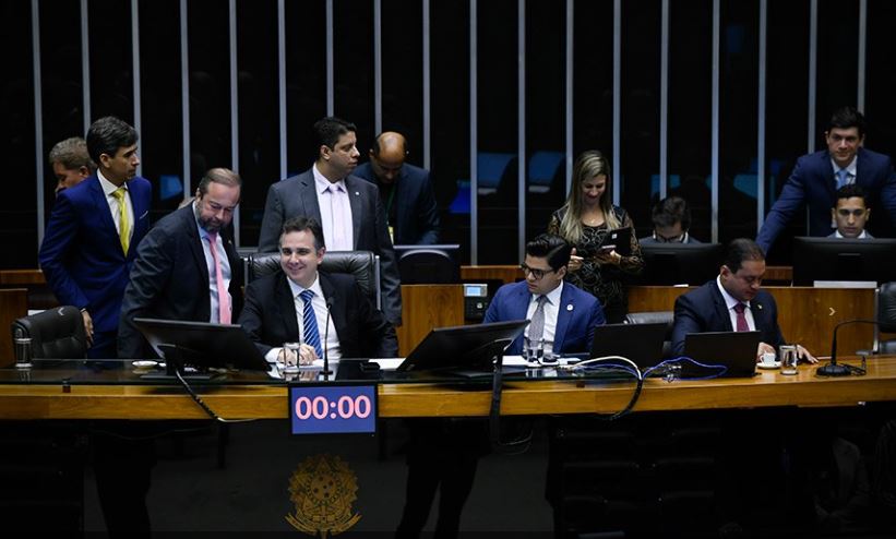 Orçamento é aprovado com dinheiro extra para programas sociais e infraestrutura