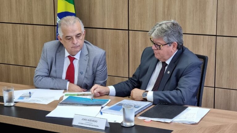 João Azevêdo formaliza ao ministro dos Aeroportos a viabilização do voo para Cajazeiras 