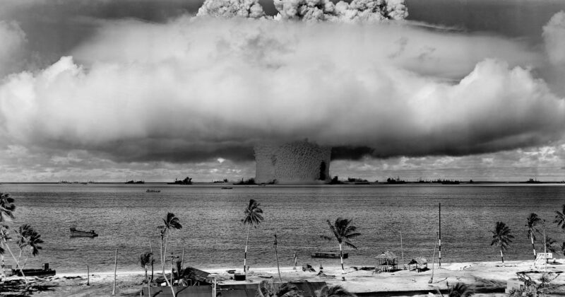 Putin suspende acordo nuclear com os EUA e China convoca diálogo entre comunidade internacional
