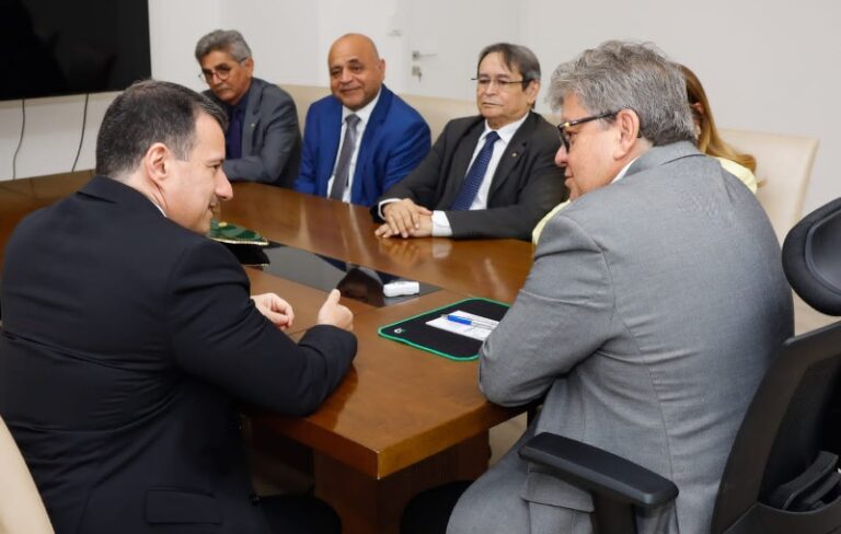 Governador João Azevêdo recebe visita de cortesia de membros do Ministério Público