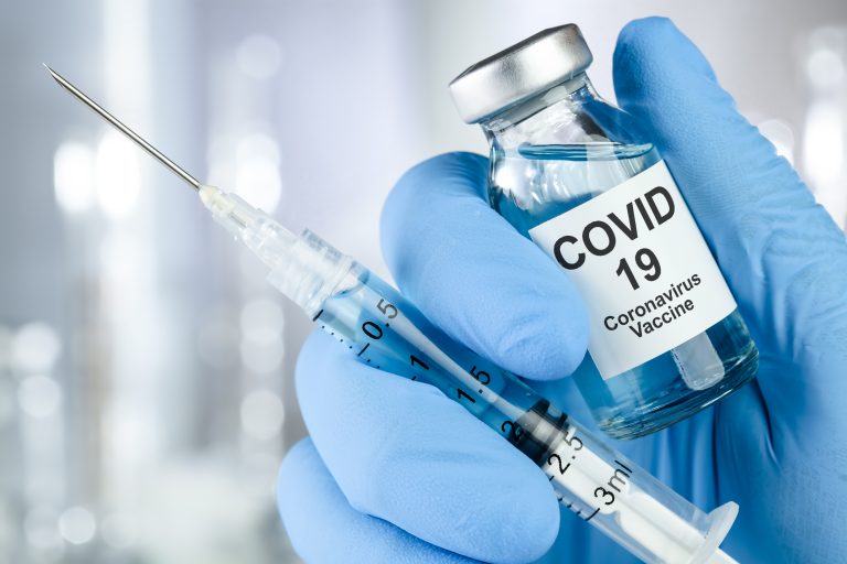 João Pessoa disponibiliza vacina de rotina e contra Covid-19 e alerta para importância da prevenção