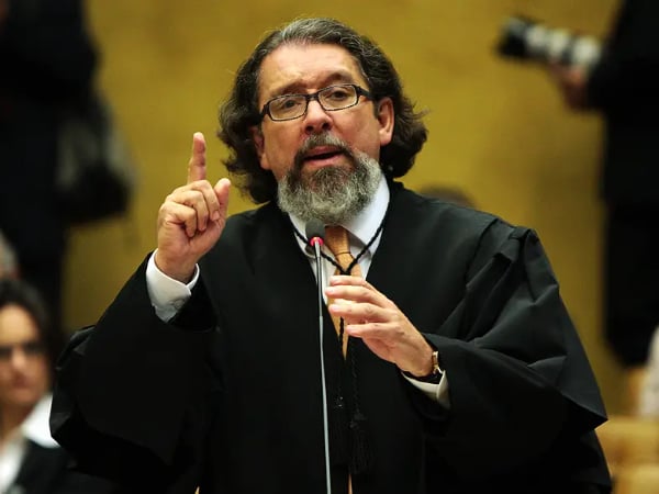 Após Bolsonaro alegar estar ‘sob efeito de remédios’, advogado criminalista Kakay pede “análise de todas as decisões” do ex-presidente