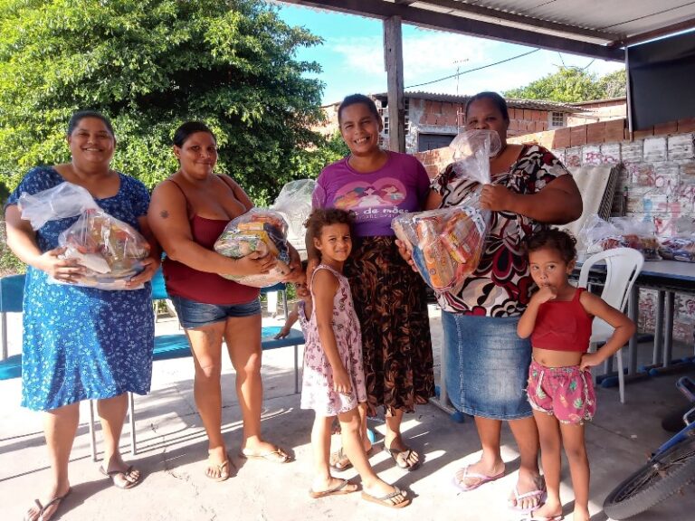 Famílias de comunidades de João Pessoa recebem alimentos arrecadados na Corrida das Águas