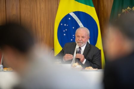 Lula assinará MP do salário mínimo de R$ 1.320 até 1º de maio