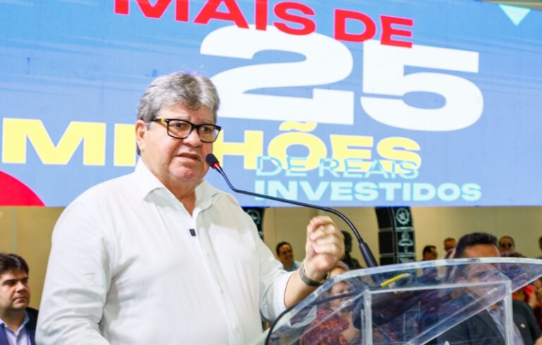 João Azevêdo entrega mais 60 ônibus escolares em investimentos que somam mais de R$ 25 milhões de recursos próprios do estado