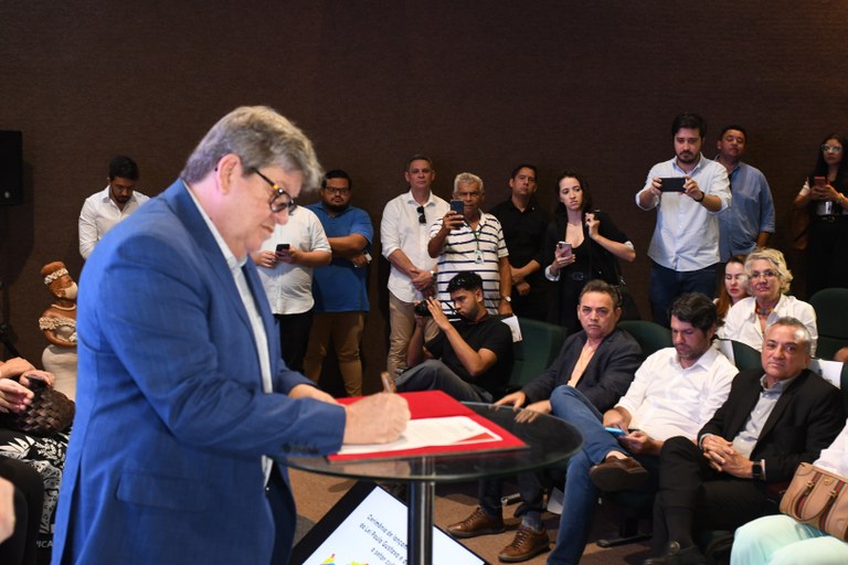 João Azevêdo anuncia investimentos de R$ 50 milhões com lançamento de editais para a área da Cultura