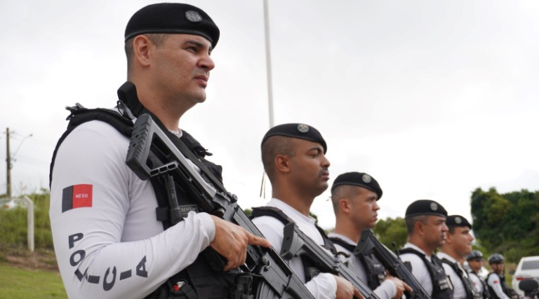 Polícia Militar prende acusados de roubo na orla de João Pessoa