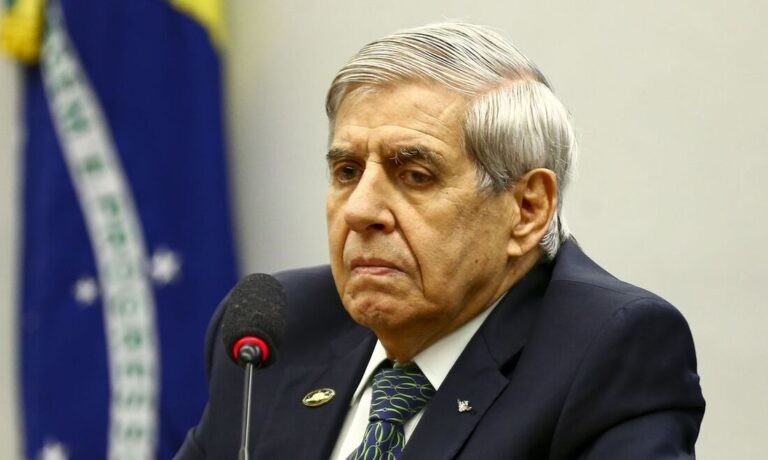 General defendeu rompimento institucional para manter Bolsonaro