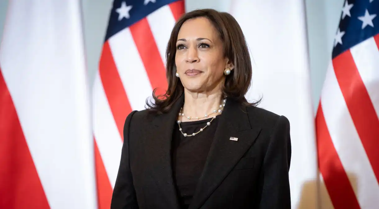 Kamala Harris defende casamento gay e afirma que ‘extremistas’ ameaçam liberdades