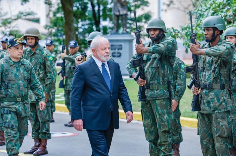 Presidente Lula recria comissão responsável por investigar mortes e desaparecimentos durante a ditadura militar