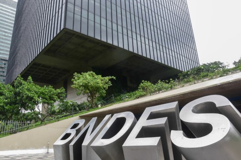 Com R$ 940 milhões em 2024, BNDES amplia crédito para empresas da Paraíba