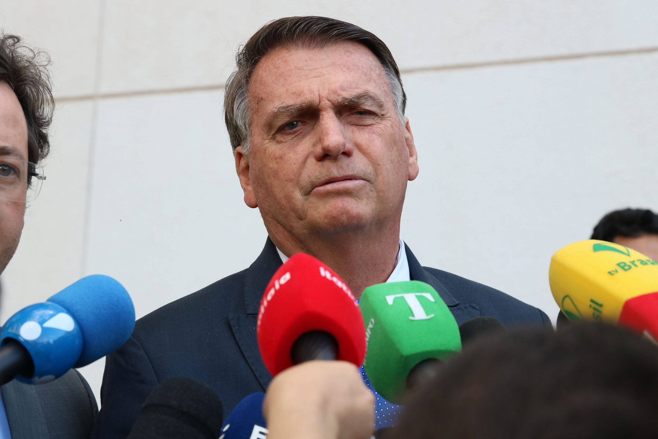 Entenda os motivos para decretação de cautelares contra Bolsonaro