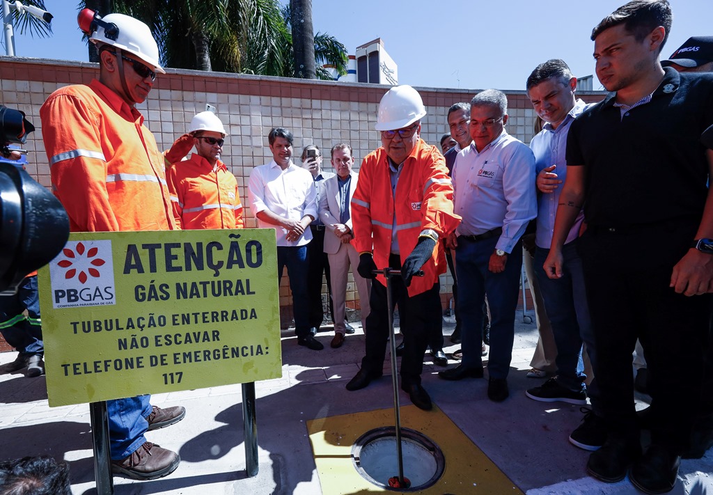 João Azevêdo entrega gasoduto de Cabedelo para atender indústrias, residências, comércios e Porto 