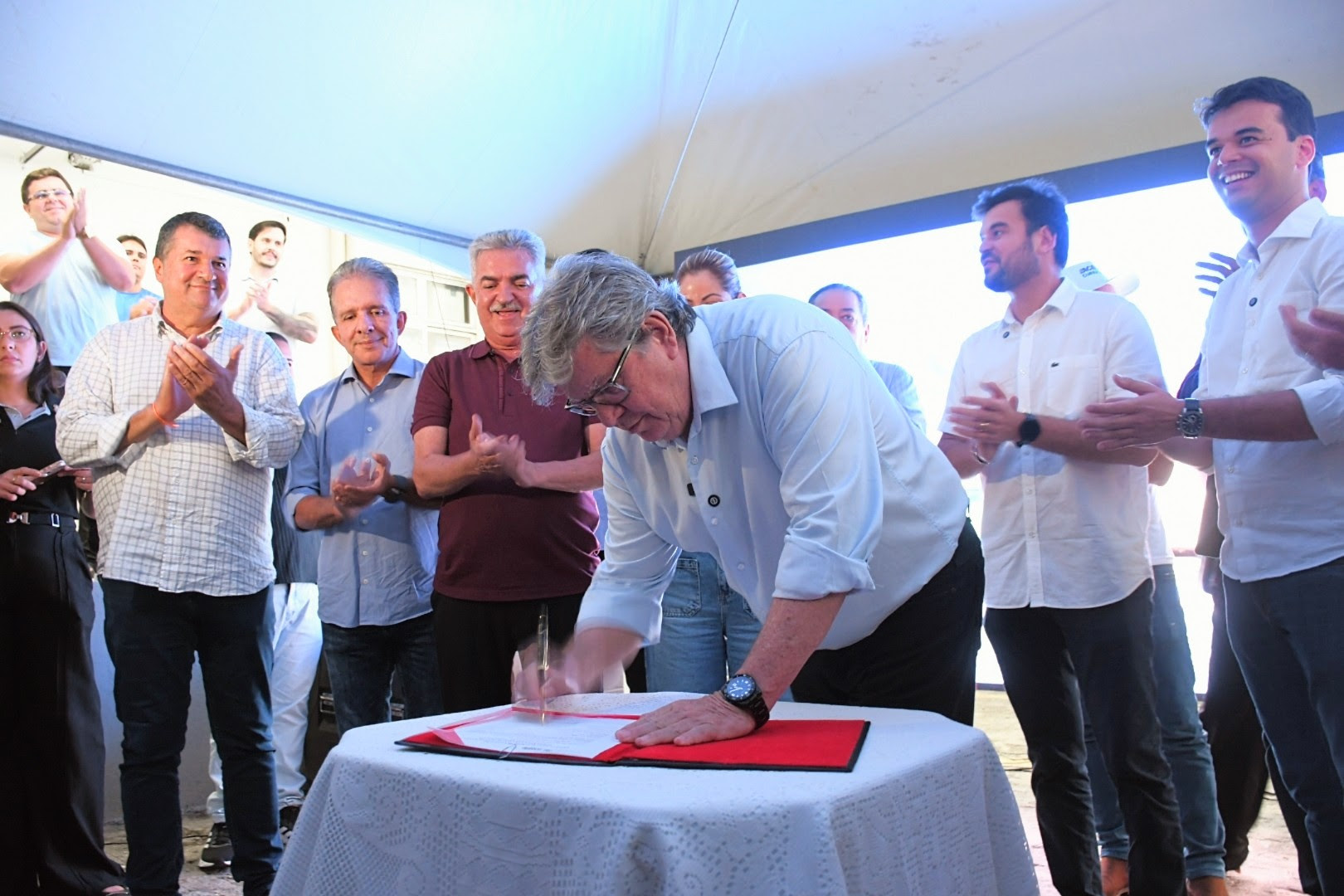 Em Mamanguape: João Azevêdo entrega Cidade Madura, equipamentos de Saúde e autoriza novos investimentos