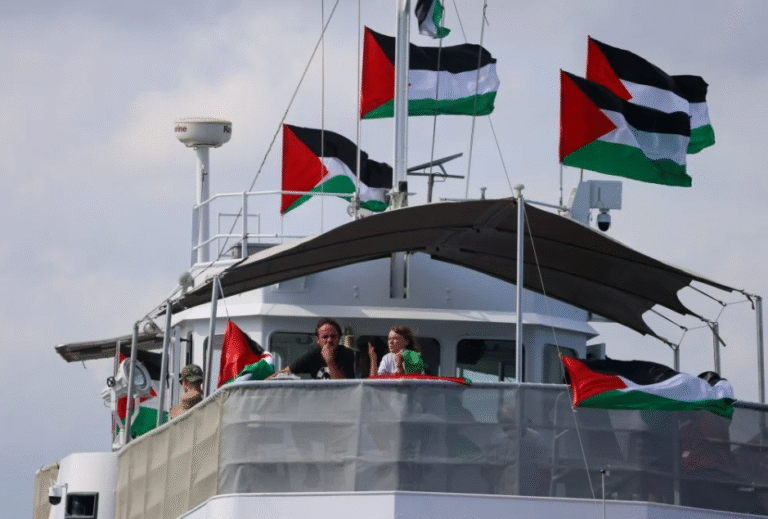 Associação global afirma que Israel está cometendo genocídio; Global Sumud Flotilha segue navegando rumo à Gaza