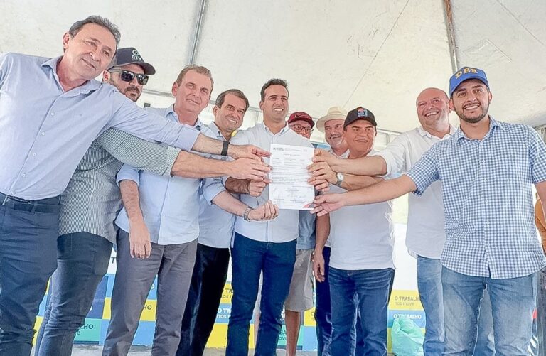No Sertão, Lucas Ribeiro inaugura creche, polo de ração subsidiada e autoriza novas estradas
