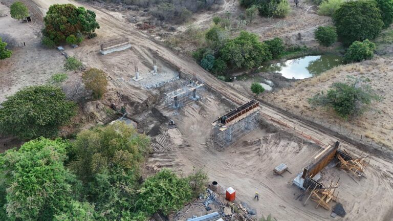 Governo da Paraíba intensifica obras de pavimentação da rodovia que liga Coremas a Aguiar, no Sertão paraibano