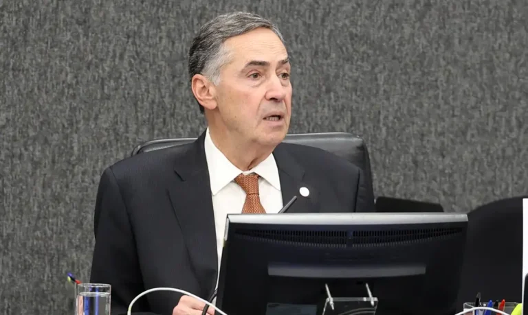 Aposentadoria de Barroso é publicada no Diário Oficial