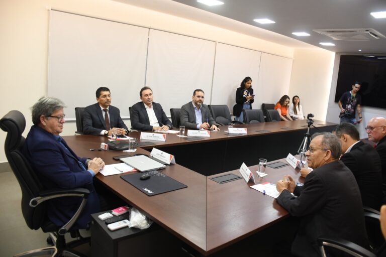 João Azevêdo destaca investimentos no Estado e trata de pautas de interesse regional com superintendente da Sudene