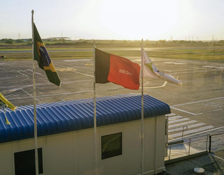 Lucas Ribeiro assina termo que confirma base da Latam em Campina Grande e novo voo para Brasília