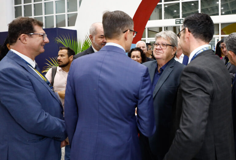 João Azevêdo apresenta obras e projetos que colocam a Paraíba como novo polo de investimento na abertura do Congresso Brasileiro de Engenharia