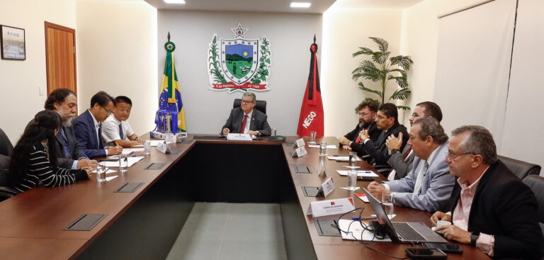 João Azevêdo se reúne com representantes da CETC e anuncia implantação do primeiro Centro de Computação Quântica do Brasil