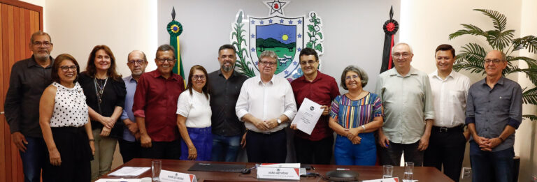 João Azevêdo anuncia atualização do PCCR dos jornalistas e criação do PCCR da Orquestra Sinfônica da Paraíba