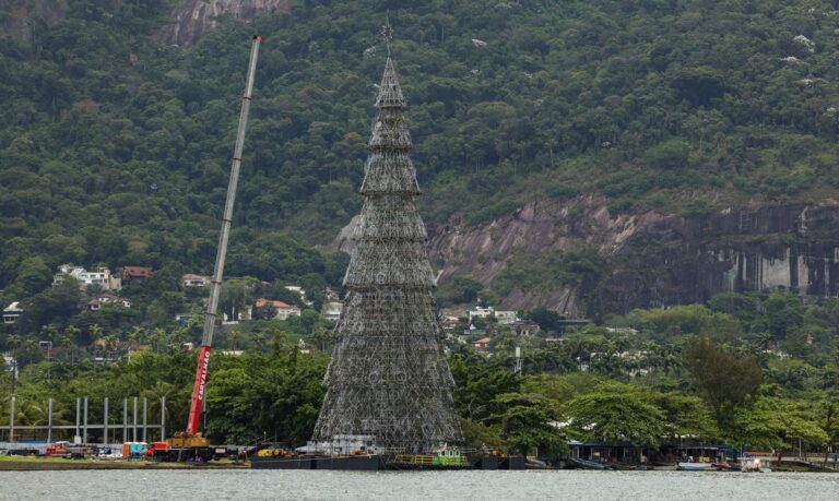 Rio se prepara para inaugurar árvore de natal da lagoa