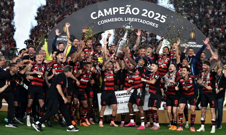 Flamengo vence Palmeiras e vira 1º brasileiro tetra da Libertadores