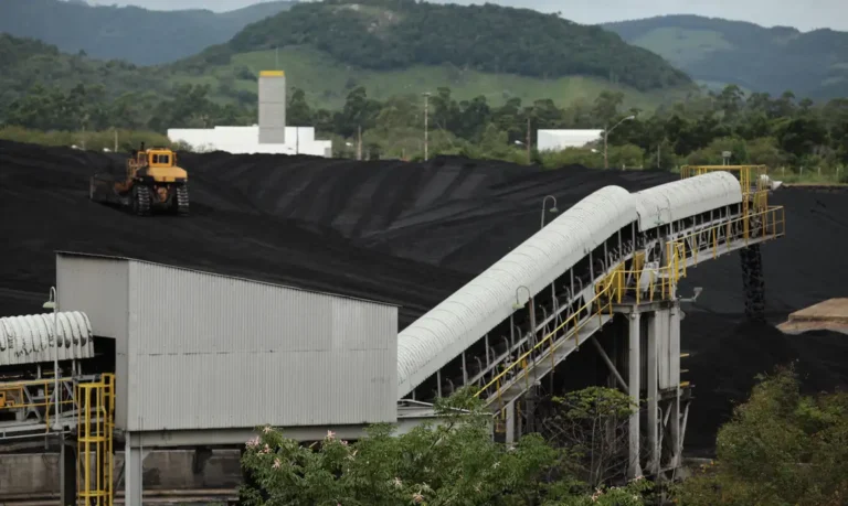 Organizações criticam extensão de subsídios a usinas de carvão mineral