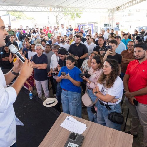 Lucas Ribeiro visita Centro de Hemodiálise de Pombal e participa de entrega de veículos para Saúde no Sertão