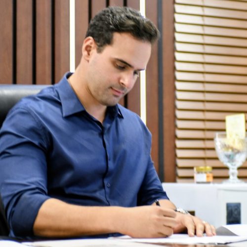Governador Lucas Ribeiro anuncia convocação de 1.829 concursados para a educação, saúde e segurança pública