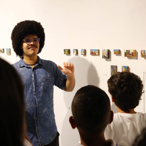 Atividade educativa sugere jogo de interpretação coletiva na exposição “Por uma Arte Menor”