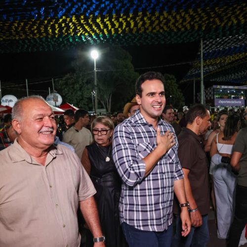 Governador Lucas Ribeiro participa da abertura do São João de Patos e acompanha estrutura de saúde e segurança da festa
