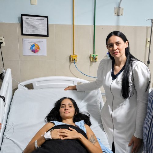 Jovem que utilizou caneta emagrecedora irregular recebe alta do Hospital Edson Ramalho