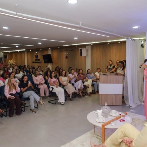 Primeira-dama Camila Mariz ministra palestra em Itaporanga e destaca ações do Governo no Sertão