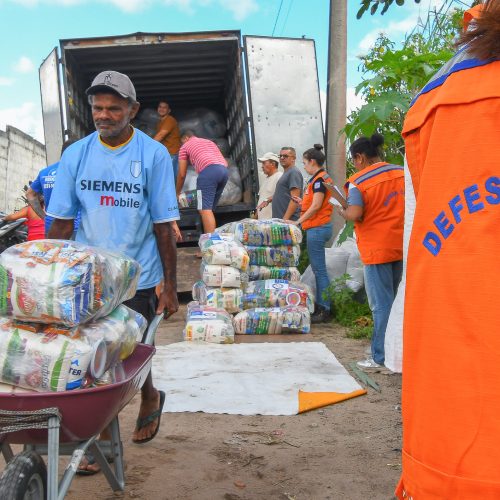 Governo da Paraíba entrega ajuda humanitária aos atingidos pelas chuvas no estado