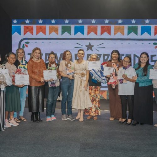 Desfile encanta público e primeira-dama Camila Mariz destaca criatividade e riqueza cultural no 42º Salão do Artesanato Paraibano